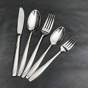 ชุดช้อนส้อมสแตนเลสสตีลที่สะดุดตา พร้อมด้ามจับดีไซน์สวย คุณภาพเชื่อถือได้ เหมาะสำหรับเพิ่มเติมในชุดอุปกรณ์ครัวทุกประเภท - Product Image 3