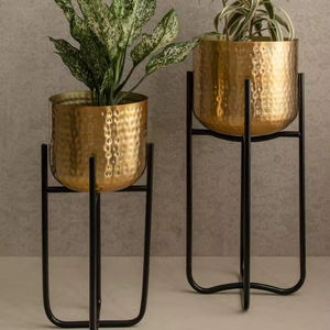 Macetero Metálico Moderno Más Vendido con Soporte para Decoración de Interiores de Sala de Estar y Exhibición Elegante de Plantas en el Hogar - Product Image 1
