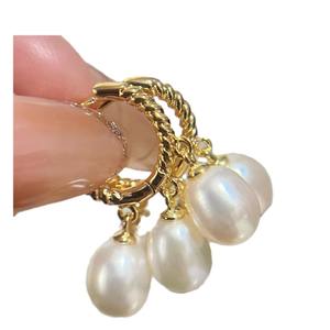 ต่างหูมุกน้ำจืดทรงวีสุดหรู ดีไซน์เรียบง่าย ระดับไฮเอนด์ เครื่องประดับเงินแท้ S925 - Product Image 5