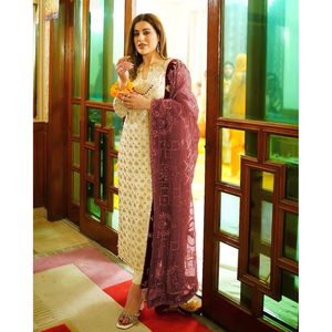 NUEVA LLEGADA GEORGETTE BORDADO SECUENCIA TRABAJO FONDO SUPERIOR CON DUPATTA MAROON - Product Image 1