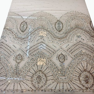 Tissu en dentelle florale de tulle écologique de luxe élégant et de haute qualité avec broderie de strass faite à la main pour textiles de maison et cadeaux - Product Image 3