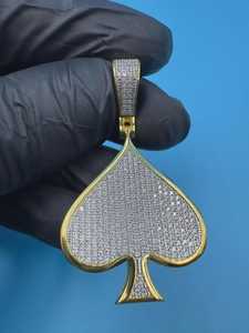 Pendentif en forme d'épée en argent sterling 925 plaqué or 18 carats avec moissanite micro-pavée taille brillant rond, thème luxe, unisexe - Product Image 4