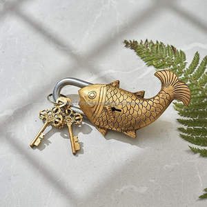 Cerradura en forma de pez de latón antiguo de estilo Vintage con 2 llaves, candado de pez de latón para decoración de hogar y oficina, seguridad y regalos - Product Image 2