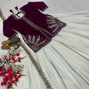 Ensemble Lehenga Choli en soie naturelle avec broderie à la main de perles, sequins et zari, haut à manches longues et dupatta en georgette - Product Image 6