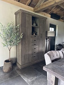 Gabinete de Almacenamiento Rústico de Madera de Salice Bram XL de 2 Puertas con Estantes, Cajones y Acabado Natural Envejecido - Product Image 1