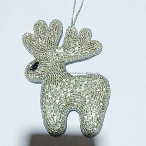 Couronne perlée artisanale de luxe avec strass et perles, ornement de Noël suspendu, cadeau unique - Product Image 2