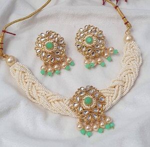 Bijoux en laiton traditionnels, ensemble Kundan 3 pièces, collier et boucles d'oreilles personnalisés, bijoux de créateur de haute qualité pour femmes - Product Image 3