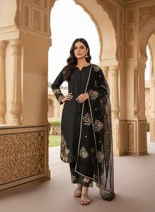 Elegante Conjunto de Kurta y Palazzo de Crepé Natural con Mangas con Borlas y Dupatta de Organza - Product Image 1
