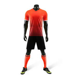 Uniformes de Fútbol 100% Poliéster Transpirables y Cómodos, Servicios OEM, Uniformes de Fútbol para Entrenamiento al por Mayor - Product Image 2