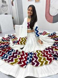 Conjunto Tradicional de Lehenga Choli de Algodón con Estampado en Zigzag y Adornos de Espejo para Mujeres, para Bodas y Fiestas en India y Pakistán - Product Image 1
