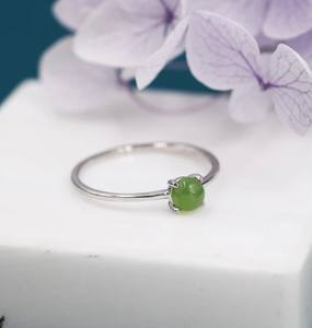 Bague en jade vert véritable en argent sterling, bague en jade naturel, petite bague en jade, bague en jade de 4 mm - Product Image 4