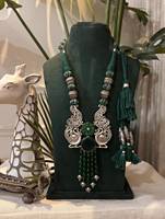 Magnifique collier de créateur avec pendentif paon incrusté de pierres, orné de perles et de latkan |   Dori réglable fait main