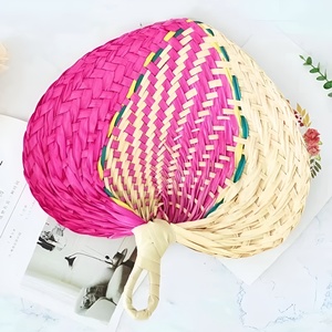 Éventails colorés en feuille de palmier en paille naturelle tressée à la main éventails colorés en bambou tressés à la main pour la décoration intérieure - Product Image 5