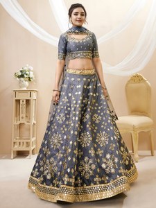 Lehenga Choli gris avec sequins et dupatta, robe traditionnelle brodée pour les femmes, idéale pour les mariages et les fêtes - Product Image 3