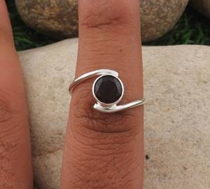 แหวนโกเมนสีแดงธรรมชาติ 925 เงินสเตอร์ลิง โมซัมบิก โกเมน พลอยแหวนผู้หญิง หินประจำเดือนมกราคม คลาสสิก งานแต่งงาน งานละเอียด - Product Image 3