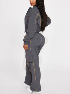 Ensemble de survêtement en molleton gris uni pour femme avec surpiqûres contrastées, manches longues, coupe régulière, deux pièces, avec poches latérales, idéal pour l'hiver - Product Image 2
