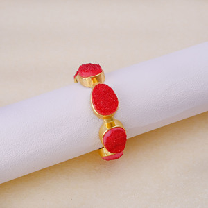 Bracelet manchette ajustable fait main en pierre précieuse Druzy de sucre rouge, plaqué or, style bohème, bijou de naissance, cadeau pour elle - Product Image 4