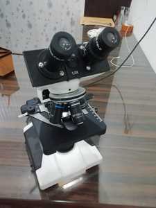 Microscope biologique binoculaire 1000X grossissement, mise au point manuelle, source de lumière LED avec réglage dioptrique 5D OEM - Product Image 1