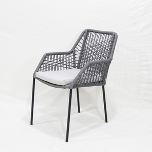 Fauteuil de salon durable en fer forgé avec coussin en corde tressée gris et pieds en plastique - Product Image 6