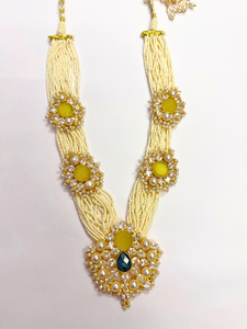 Collier de mariée en apatite naturelle jaune, cristaux Monalisa, perles, plaqué or 18 carats, avec boucles d'oreilles et Maangtika - Product Image 4