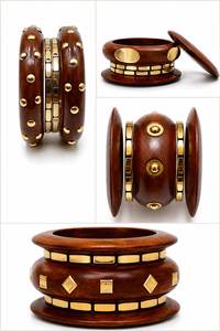 Bracelet de mariage en bois pour femme, jonc en bois naturel sculpté avec détails en anneau doré, bijoux faits à la main, accessoire de mode - Product Image 5