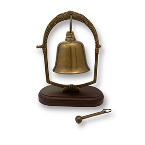 Campana de escritorio antigua de latón y madera con base de madera, campana colgante con martillo para decoración de recepción de hotel - Product Image 1