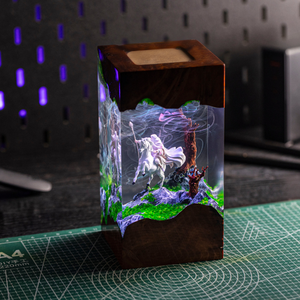 Lampe en résine époxy personnalisée, Lampe en résine époxy, Lampe en résine époxy sur mesure, Lampe en résine et bois, Veilleuse personnalisée, Cadeau fait main, Anniversaire - Product Image 1