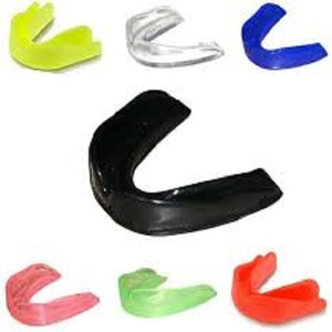 ที่ครอบฟันพลาสติกป้องกันสำหรับฝึกซ้อมมวยทุกฤดูกาล มีหลายสีให้เลือก - Product Image 1