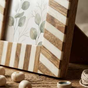 Marco Artesanal Hecho a Mano con Incrustaciones de Resina Multicolor y Hueso, Patrón de Mosaico Premium, Forma y Tamaño Personalizados, Portafotos Vertical - Product Image 4