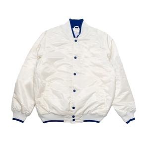 Venta al por mayor 100% poliéster hombres satén cómodo cuello mandarín prendas de vestir exteriores Universidad personalizado bordado Casual satén Varsity chaqueta - Product Image 1