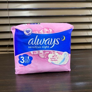 Serviettes hygiéniques Always Sensitive, solution de soins féminins, design hypoallergénique et technologie de protection contre les fuites confortable. - Product Image 4