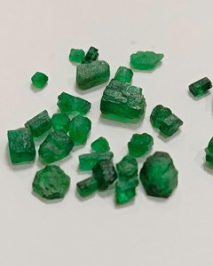 Natural Swat Emerald Rough <b>Crystals</b> Jewellery Grade Loose Gemstones For Rings Pendants Healing And Collectors - Product Image 3