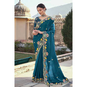 Sari de boda de diseñador con codificación de bordado multibanda y trabajo de lentejuelas - Product Image 3