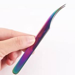 Pinzas Quirúrgicas de Precisión Morje de Acero Inoxidable para Pestañas con Punta Suave y Acabado Iridiscente de 10 mm de Longitud para una Aplicación Precisa - Product Image 2