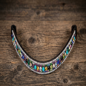 Bandeau de tête pour cheval en cuir, personnalisable toutes formes, avec cinq rangées de cristaux rouges et blancs, décoratif pour courses hippiques. - Product Image 3