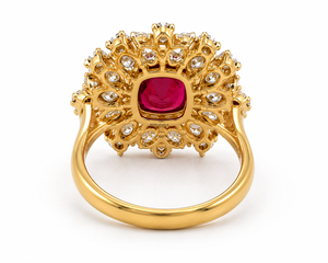 Anillo de Lujo con Gema Roja de Corte Cojín y Halo Floral de Diamantes para Mujer en Oro de 10K, 14K, 18K y Plata de Ley 925/935 - Product Image 4
