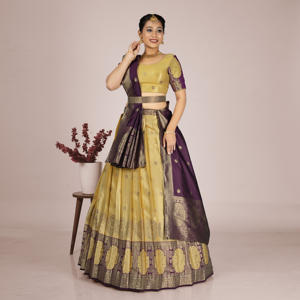 Lehenga Choli con Bordado Zari y Motivos Tradicionales, Falda con Borde Ancho, Blusa Clásica, Dupatta Elegante para Uso Festivo - Product Image 2