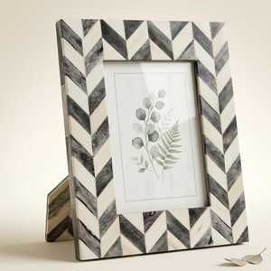 Cadre en résine Vellora Heritage avec incrustation d'os, porte-photo artistique de luxe fait main avec design personnalisable pour souvenirs de mariage - Product Image 1