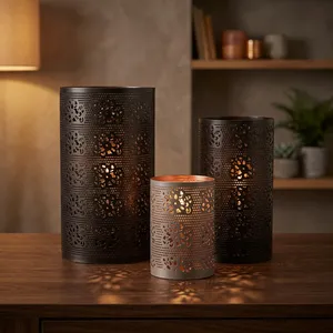 Juego de Faroles Cilíndricos de Metal con Recortes Florales, Resistentes al Calor, Portavelas Decorativos para el Hogar - Product Image 1