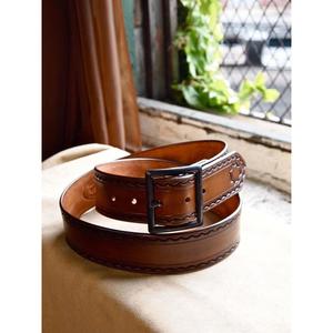 Cinturón de cuero genuino estilo retro con hebilla de latón, hecho a mano, diseño moderno, cinturones para accesorios de hombre, personalizable y duradero - Product Image 2