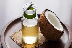 Huile de noix de coco fractionnée |   Huile MCT - 100% pure et naturelle, pressée à froid - Sans parfum, sans hexane |   OEM 500ML - Product Image 2