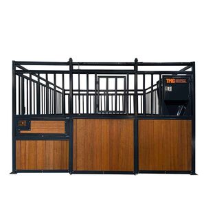 Panneau de box pour chevaux extérieur de 12 pieds en bambou avec porte coulissante, fenêtre et panneau avant pour mangeoire TMG FHS13A et FHS13B, barre supérieure verticale - Product Image 3