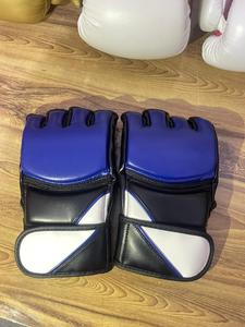 Gants de boxe MMA personnalisés 8OZ avec logo imprimé, en PU, fermeture auto-agrippante, unisexe, pour entraînement et sparring sur sac de frappe lourd - Product Image 2