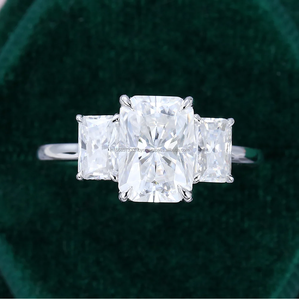 Conjunto nupcial Incoloro Corte radiante Moissanite Aniversario Tres piedras Conjunto de cuatro puntas Anillo de diamantes - Product Image 5