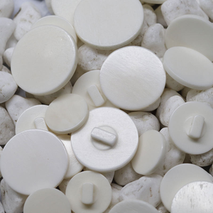 Botones Redondos Blancos de Hueso de Vaca de Alta Calidad al por Mayor en Pequeños Lotes, Botones Personalizados Ecológicos, Artesanía Natural - Product Image 1