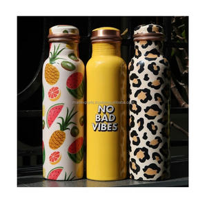 Botella de agua de cobre hecha a mano para el hogar, la oficina y viajes, que apoya una rutina diaria simple y saludable de hidratación. - Product Image 2