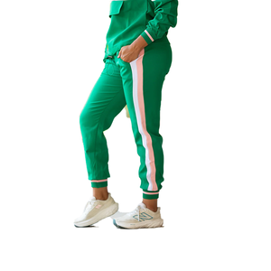 Ensemble de survêtement d'hiver Urban Luxe Regular Sorority, broderie personnalisée, imprimé, élégant et décontracté, avec confort premium et style urbain - Product Image 3