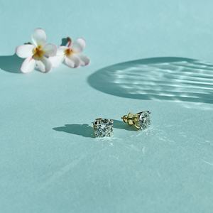 Boucles d'oreilles clous pour homme en or jaune 9 carats, serties de diamants de laboratoire brillants certifiés 3.0 CT, cadeau idéal pour fiançailles, mariage ou anniversaire - Product Image 4