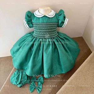 Robe smockée pour filles, à paillettes vertes, pour Noël et la Saint-Patrick, mini, à manches courtes, brodée, design personnalisé, fabriquée au Vietnam - Product Image 1