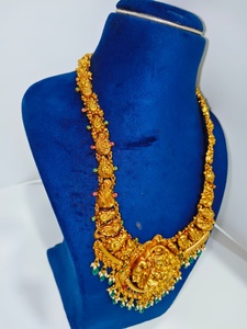 Collier de temple traditionnel indien du sud en or massif 22 carats, modèle Lakshmi Kasu Mala classique, fait main, avec pièces de monnaie dédiées à la déesse, 22 pouces - Product Image 3